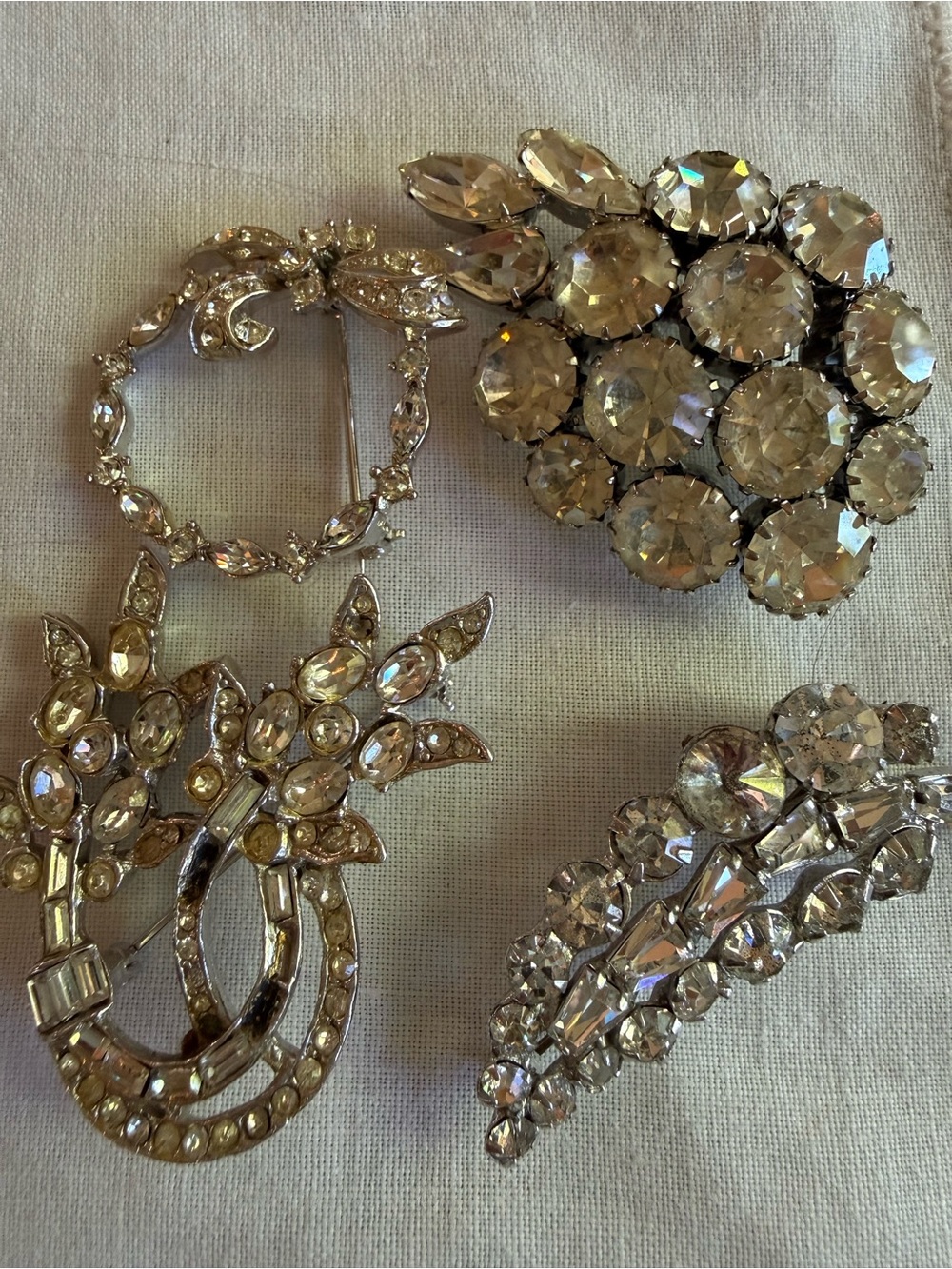 Vintage Rhinestone Brooches 4 brooches Crystal Clear Rhinestone brooches - Picture 3 of 11